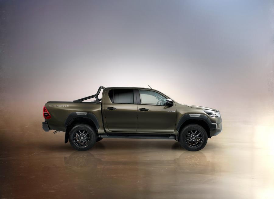 Toyota Hilux Invincible Double Cab 2020 года  (WW) (фото 8 из 33)